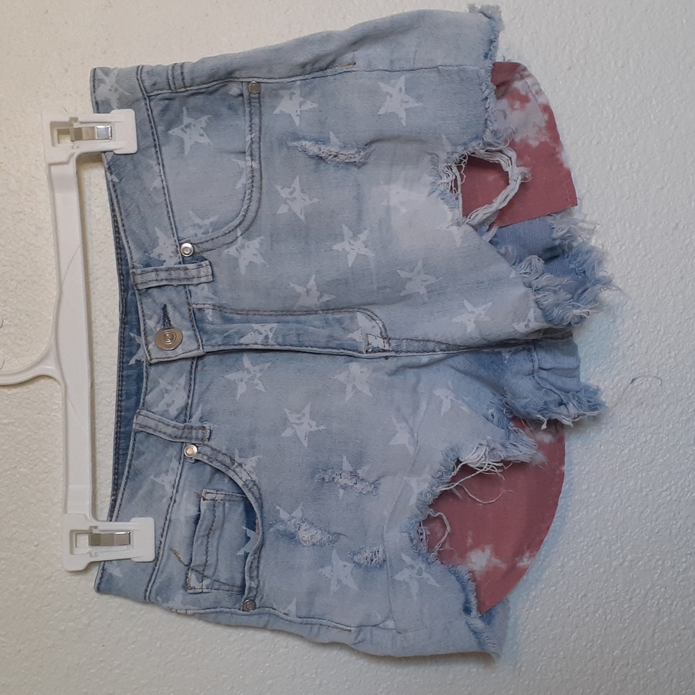 No Boundaries Jean Shorts Size 9 but fit like a 4/5